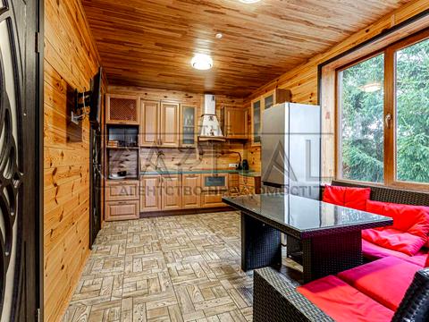 комерційна за адресою Шевченка вул., 8