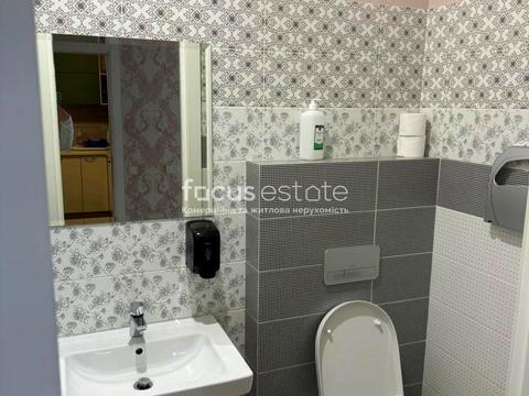 комерційна за адресою Київ, Євгена Коновальця вул. (Щорса), 36-В