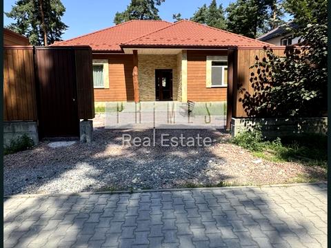 будинок за адресою Квітнева вул.