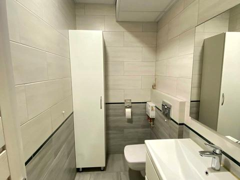 комерційна за адресою Вадима Жукова вул. (Бєляєва), 8-А