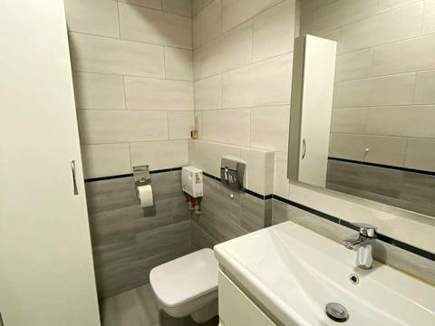 комерційна за адресою Вадима Жукова вул. (Бєляєва), 8-А