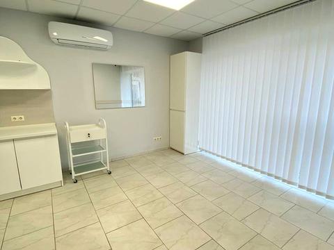 комерційна за адресою Вадима Жукова вул. (Бєляєва), 8-А