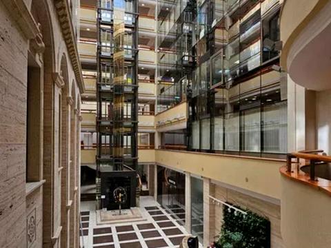 комерційна за адресою Київ, Богдана Хмельницького вул., 19-21