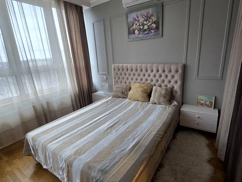 квартира за адресою Рея Бредбері вул., 2