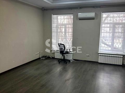 комерційна за адресою Ярославів Вал вул., 29Б