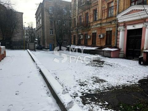 комерційна за адресою Ярославів Вал вул., 29Б