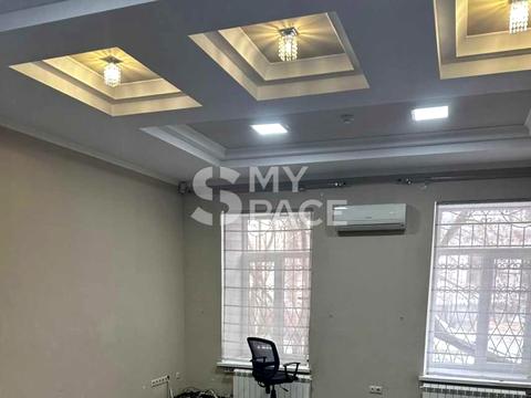 комерційна за адресою Ярославів Вал вул., 29Б