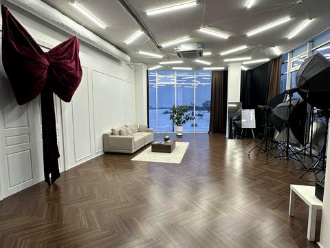 комерційна за адресою Степана Бандери вул., (Будинок 1)