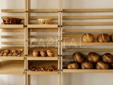 комерційна за адресою Салютна вул., 2б
