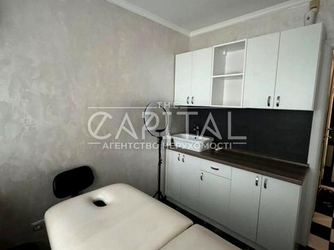 комерційна за адресою Київ, Братства Тарасівців вул. (Декабристів), 5