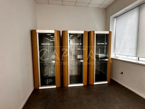 комерційна за адресою Володимирська вул., 9