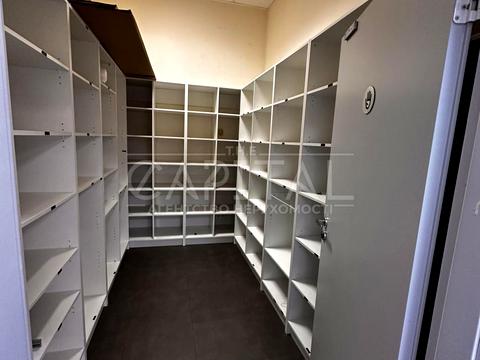 комерційна за адресою Володимирська вул., 9