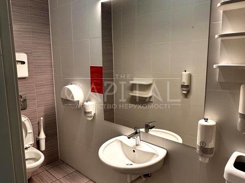 комерційна за адресою Володимирська вул., 9