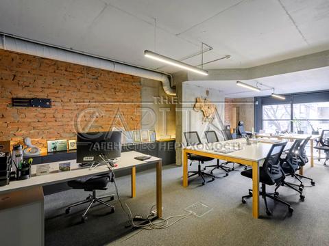 комерційна за адресою Академіка Філатова вул., 2/1