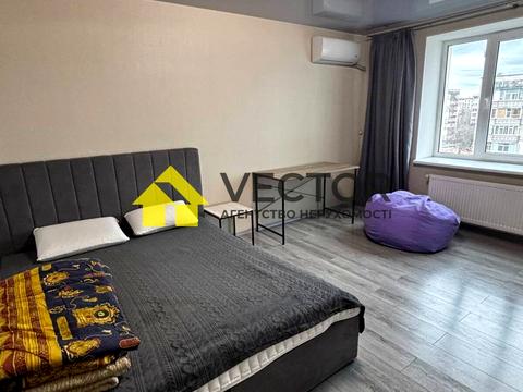 квартира за адресою Героїв України вул., 4