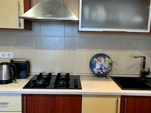 будинок за адресою провулок Вишневий