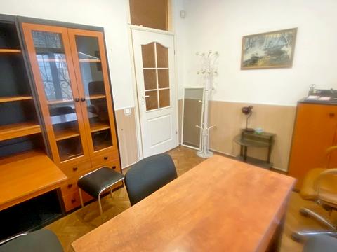 комерційна за адресою Костельна вул., 6