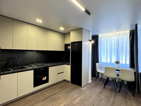 квартира за адресою Степана Бандери вул., 77-Б