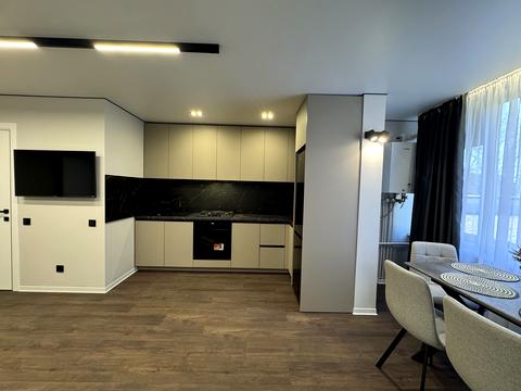 квартира за адресою Степана Бандери вул., 77-Б