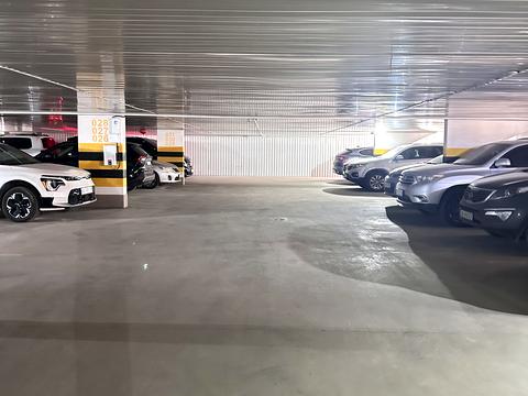 паркомісце за адресою Пр. Науки, 21