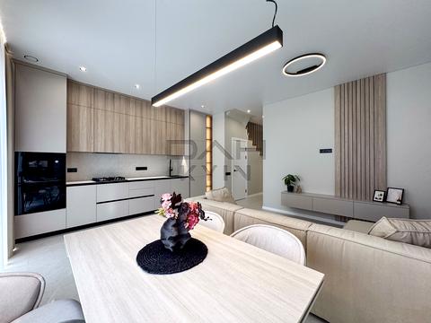 будинок за адресою Зоряна вул.