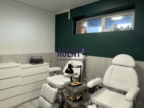 комерційна за адресою Миру вул., 11-А