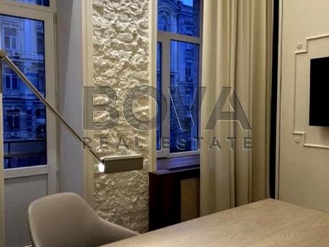 комерційна за адресою Саксаганського вул., 33