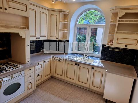 будинок за адресою Павла Загребельного вул. (Миколи Раєвського)