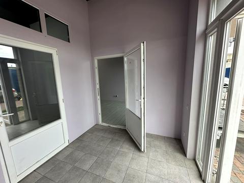 комерційна за адресою Каховська вул., 62-А
