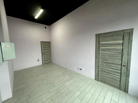 комерційна за адресою Каховська вул., 62-А