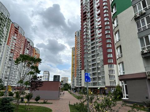 комерційна за адресою Каховська вул., 62-А