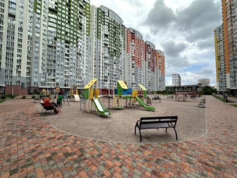 комерційна за адресою Каховська вул., 62-А