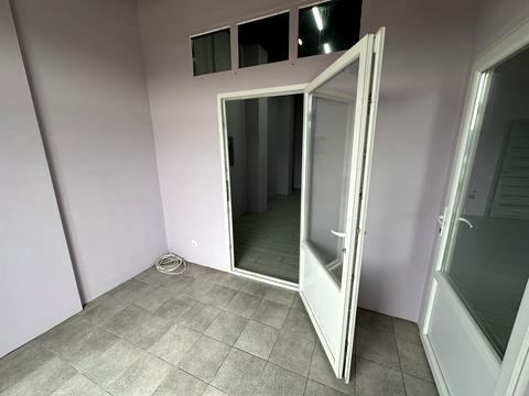 комерційна за адресою Каховська вул., 62-А