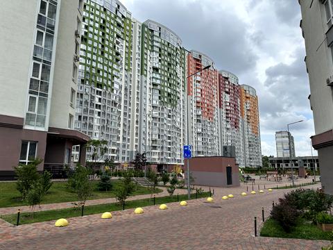 комерційна за адресою Каховська вул., 62-А