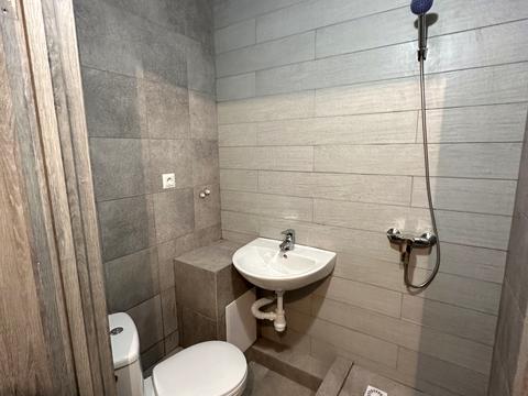 комерційна за адресою Каховська вул., 62-А