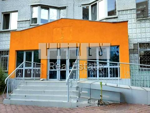 комерційна за адресою Анни Ахматової вул., 4