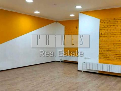 комерційна за адресою Анни Ахматової вул., 4