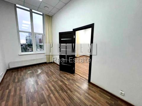 комерційна за адресою Андрія Верхогляда вул. (Михайла Драгомирова), 16