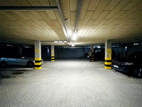 паркомісце за адресою Карла Мікльоша вул., 25