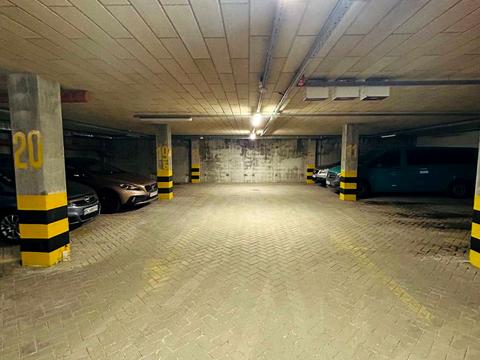 паркомісце за адресою Карла Мікльоша вул., 25