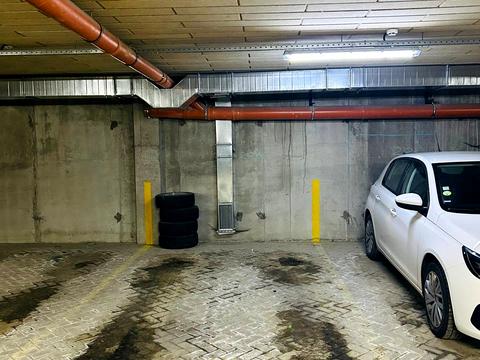 паркомісце за адресою Карла Мікльоша вул., 25