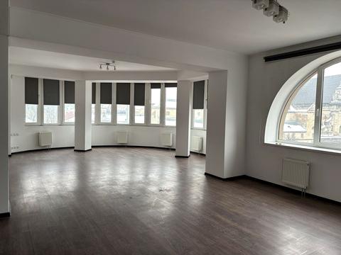 коммерческая по адресу Валовая ул., 14