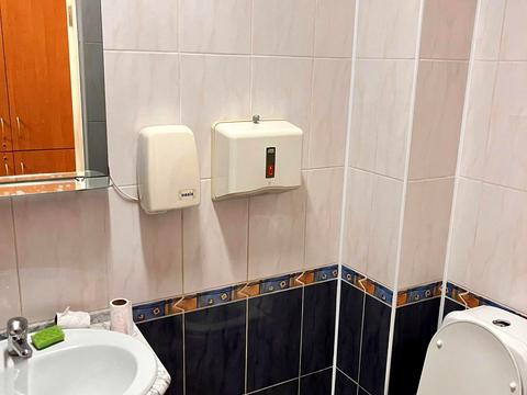 комерційна за адресою Канатна вул., 10