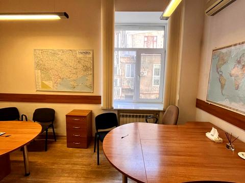 комерційна за адресою Канатна вул., 10