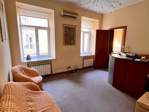 комерційна за адресою Канатна вул., 10