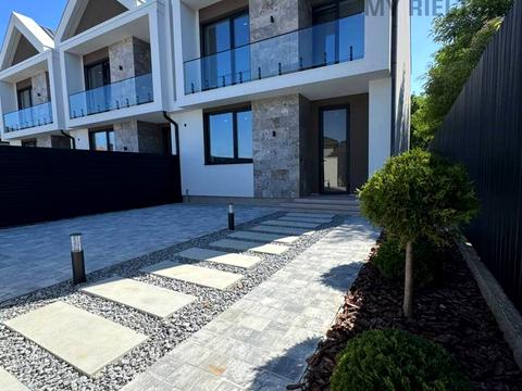 будинок за адресою Августина Волошина вул.