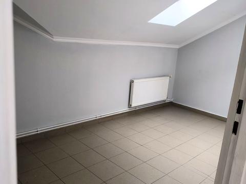 комерційна за адресою Тичини вул., 4