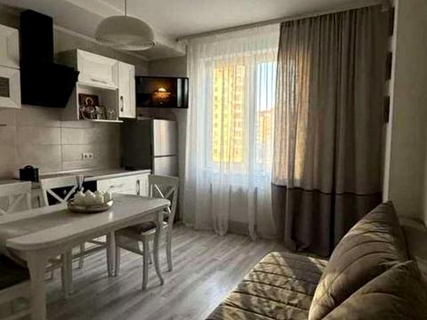 квартира за адресою В'ячеслава Чорновола вул., 27