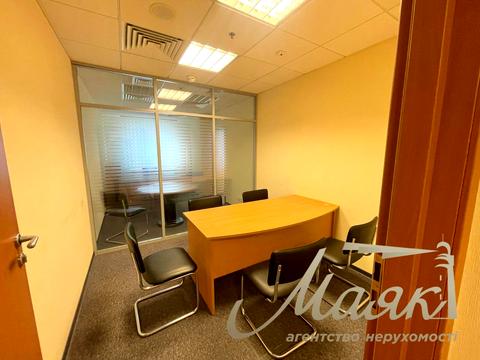 комерційна за адресою Володимирська вул., 12