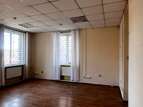 комерційна за адресою Вадима Нестерука, 25